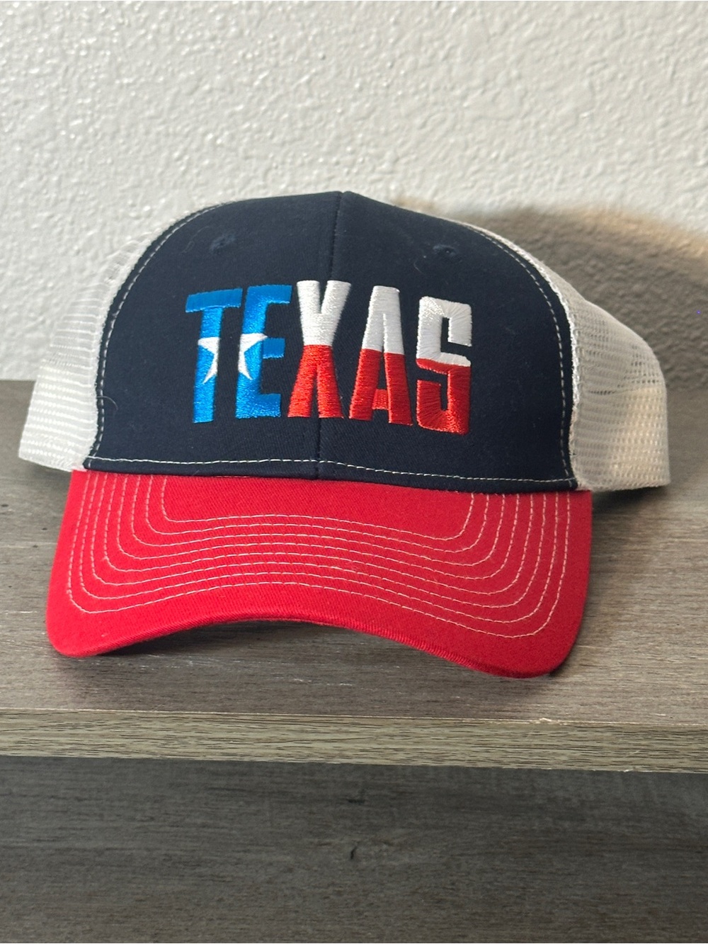 Buc-ee’s TEXAS Trucker Hat Red White Blue Mesh Cap NWT